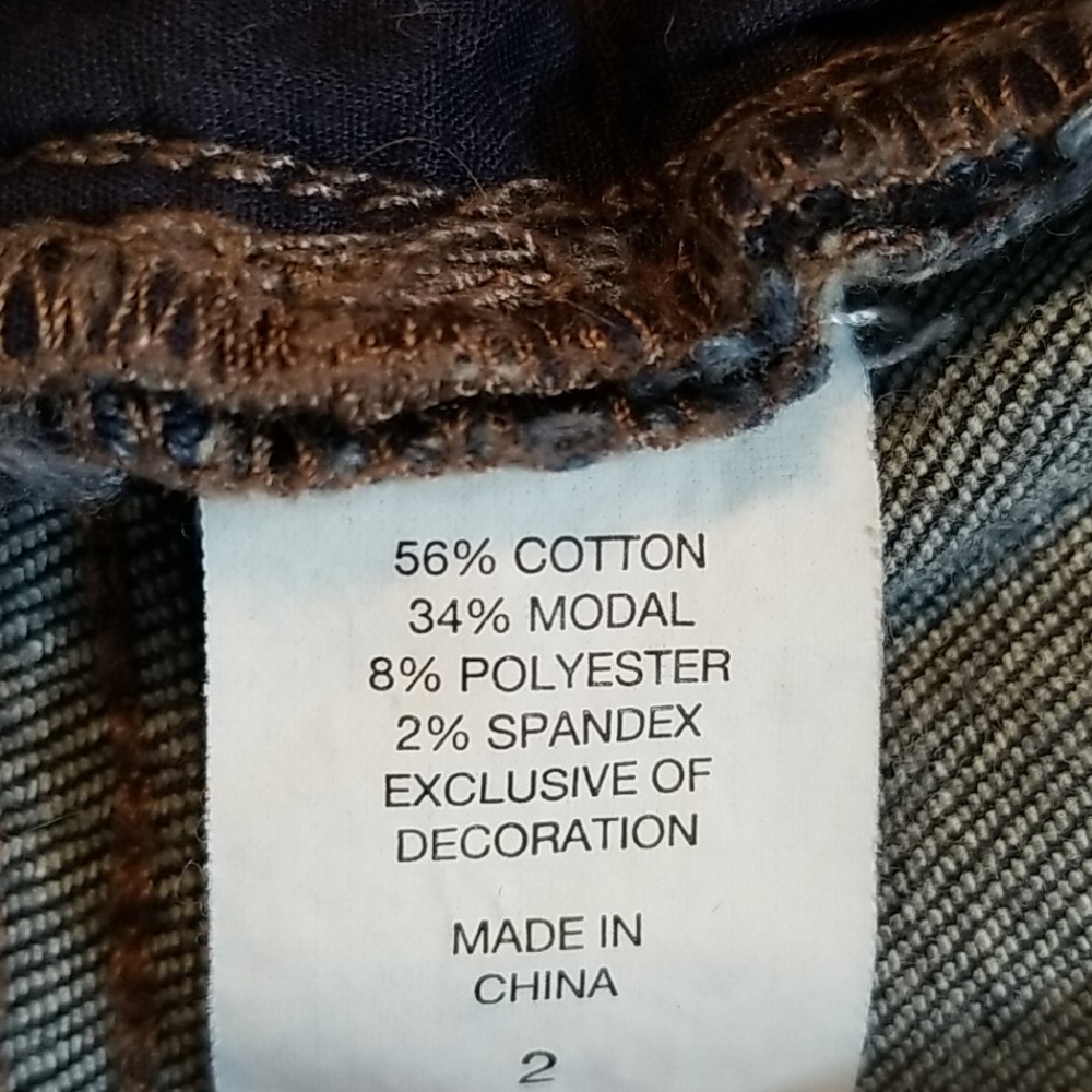 NY & Company Dark Wash Denim Capris - Picture 5 of 5